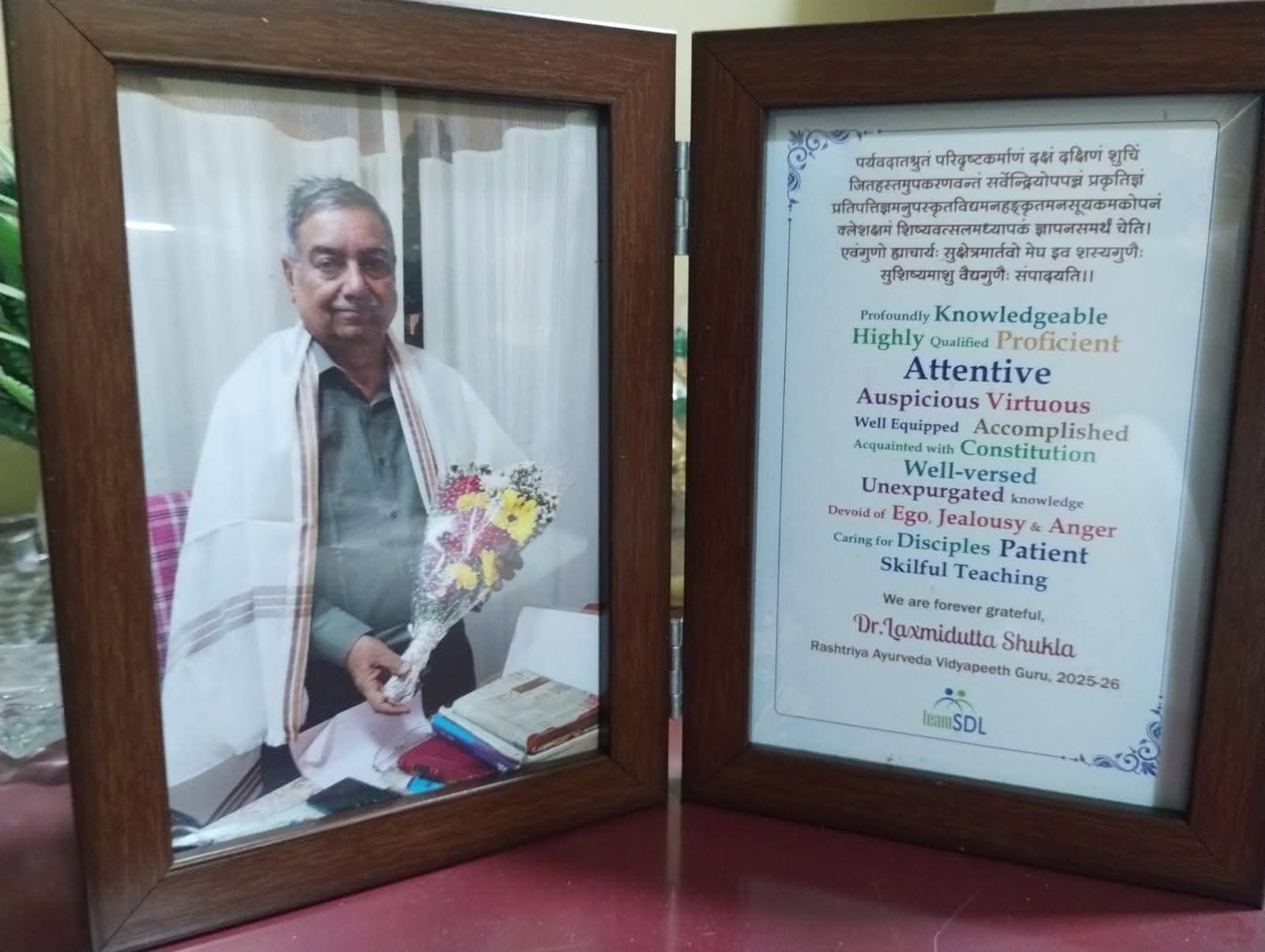 Dr. Laxmidutta Shukla Rashtriya Ayurveda Vidyapeeth Guru tribute from students